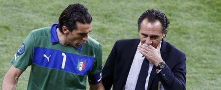 37岁库里太疯狂！刷新NBA过去79年三分纪录，勇士却吞三连败（37岁库里狂刷纪录：改写NBA79年三分历史，勇士却陷三连败）