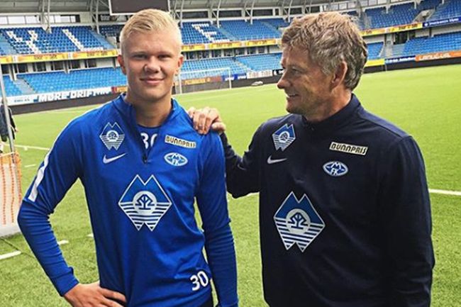 FC ONLINE｜中超争冠终章来袭！沪上双雄末轮定江山（FC ONLINE｜中超夺冠大结局将至：沪上双雄末轮一战定乾坤）