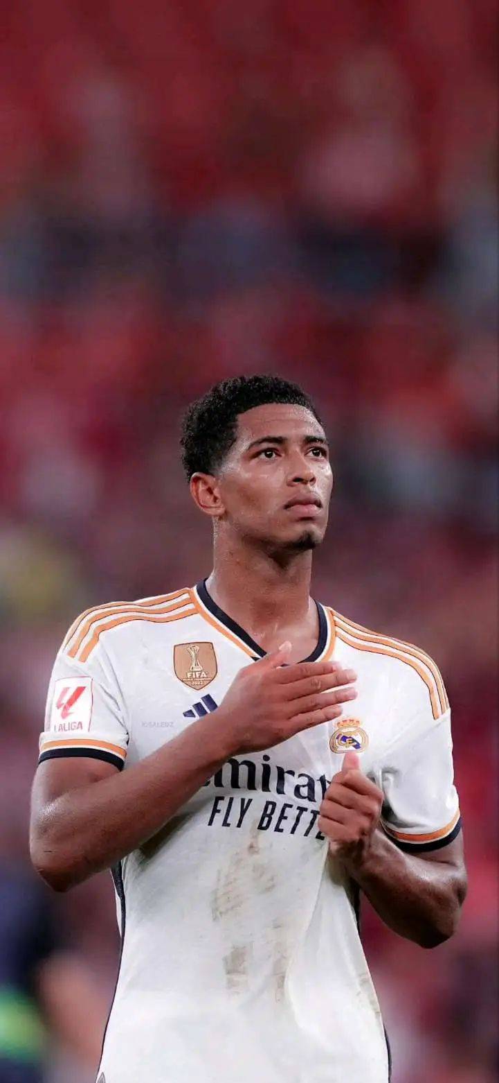 记者：拜仁拥有伊兰昆达的回购条款，回购价450-500万欧元（记者称拜仁设有伊兰昆达回购选项，费用为450至500万欧元）