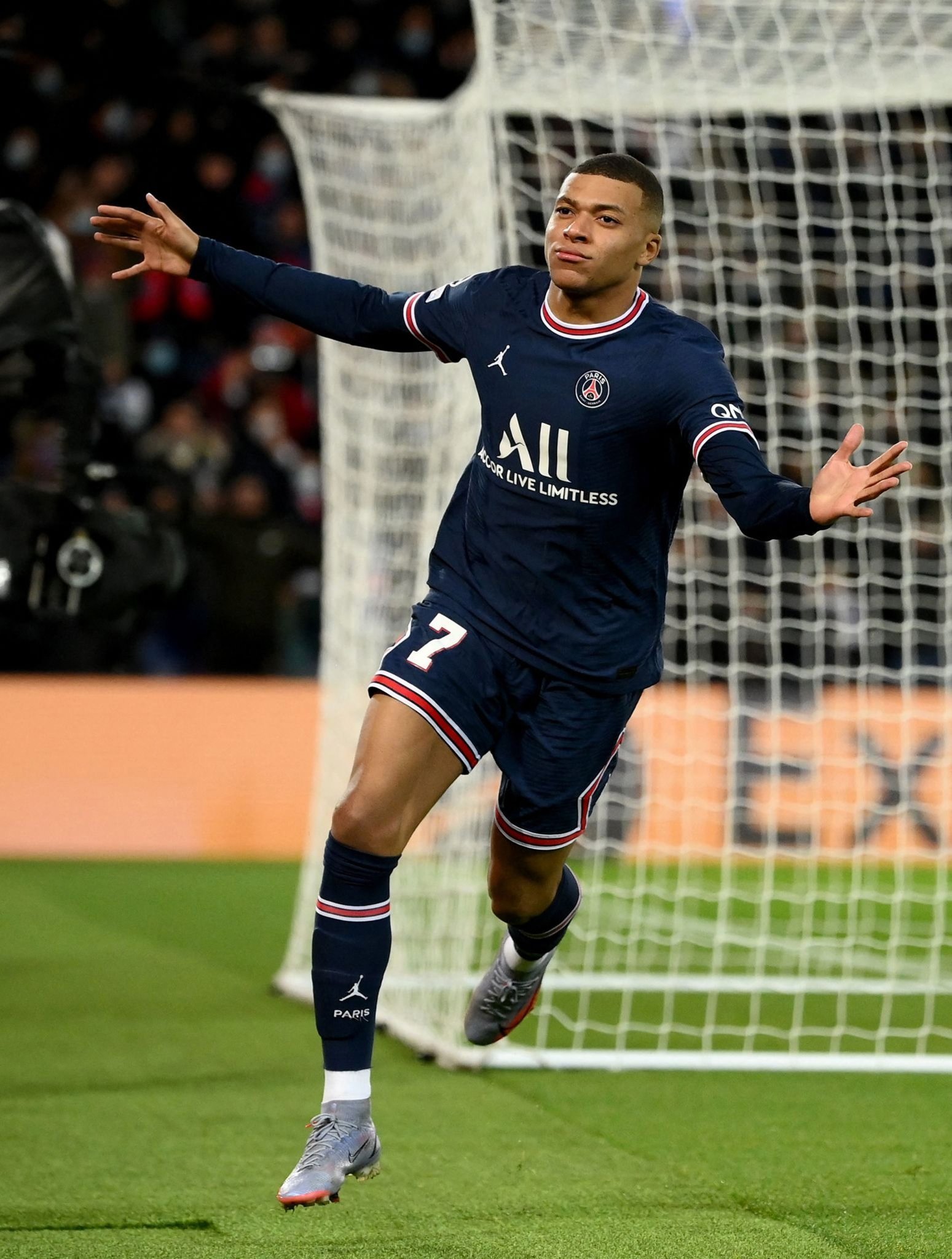 拜仁慕尼黑客场大胜多特蒙德（拜仁慕尼黑客场横扫多特蒙德）