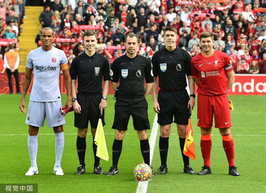 德国世界杯客场球衣实物图：深海军蓝设计+薄荷绿点缀（德国队世界杯客场战袍曝光：深海军蓝主色，薄荷绿点缀）