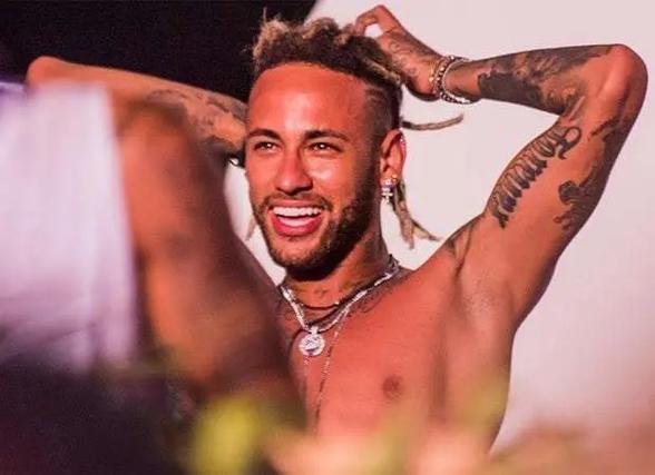 连续得分上双！混血后卫朱正首发出战25分钟8中7得到20分3助2断（混血后卫朱正首发25分钟8投7中砍20分3助2断，连续场次得分上双）