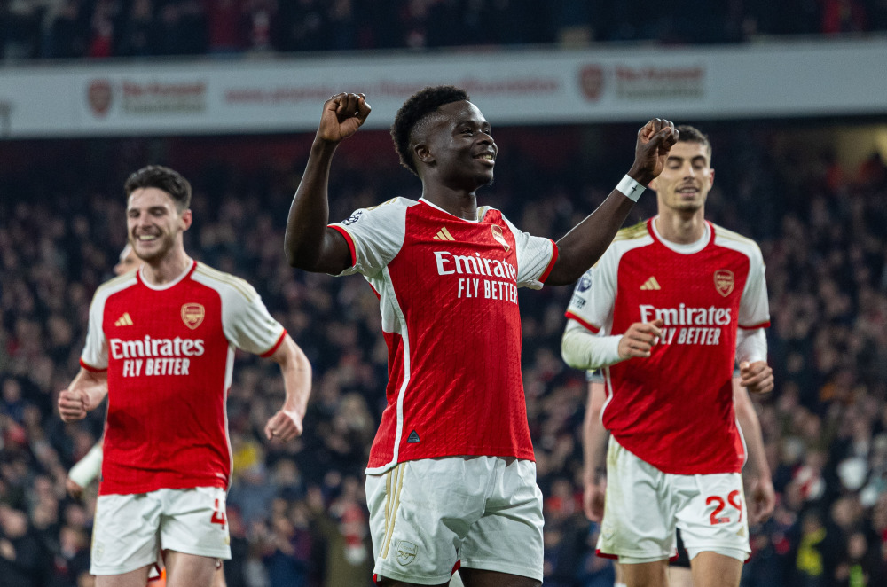 哈登助攻如潮又成球队节奏发动机（哈登妙传频出化身球队节奏引擎）