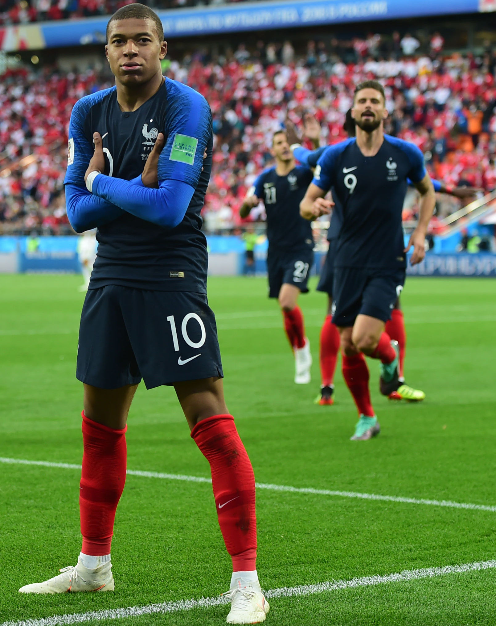 翻修球场，“连滚带爬”为的是“从从容容”（球场整修：眼下的连滚带爬，换来日后的从容不迫）