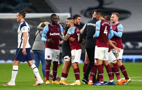 美记：马刺不愿放弃卡斯尔和哈珀，即便交易对象是字母哥（美媒：即使交易对象是字母哥，马刺也不愿送出卡斯尔和哈珀）