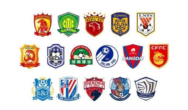 C罗挑战机器人守门员，射门频频被挡出，最后抓住漏洞进球（C罗与机器人门将过招，多次射门被化解，终寻破绽破门）