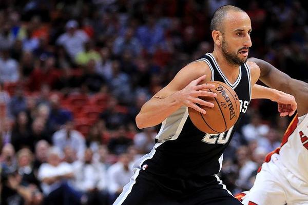 中超赛场争议判罚：VAR判罚引发热议,（中超场上风波再起：VAR判罚成焦点）