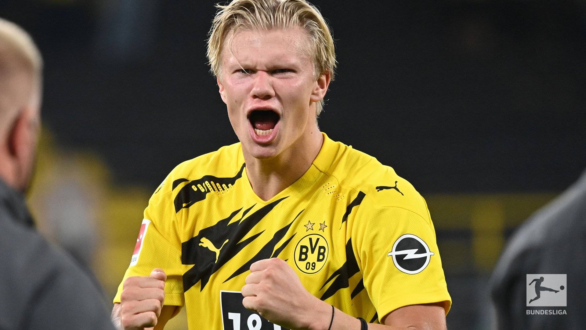 B费助攻梅开二度！英超56助超斯科尔斯独享曼联队史第四（B费用助两次！英超助攻达56次，超越斯科尔斯独占曼联队史第4）