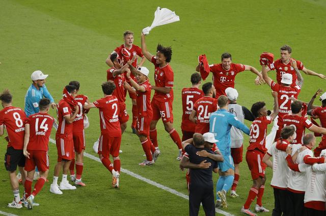 图片报：勒沃库森遭遇多次意外事件，到达曼市时已延误数小时（图片报：勒沃库森旅途波折不断，抵达曼市延误数小时）