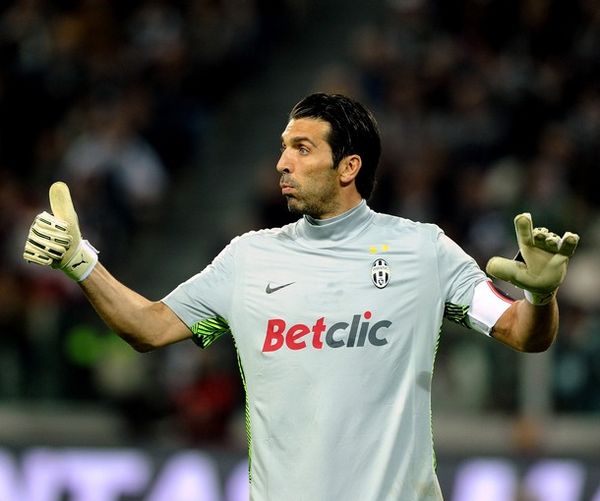 国米冬窗不引援？奥西里奥的谎言被戳穿！历史数据揭秘真相（国米冬窗真会零引援？历史数据揭底，奥西里奥说法被打脸）