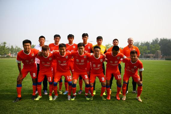 曼联、利物浦近五轮各1胜，英超积分榜曼联积22分，领先利物浦。（曼联利物浦近五轮各仅一胜，英超积分曼联22分暂压利物浦）