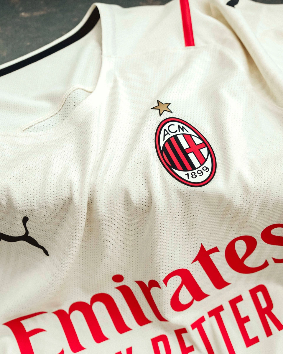 每体：巴萨两个月前还拖欠拜仁1060万莱万转会费，现已结清（每体：两个月前巴萨仍拖欠拜仁莱万转会费1060万欧，现已付清）