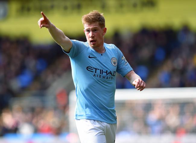 津门虎将在11月16日举办年票球迷开放日活动，共100个名额（津门虎11月16日举行年票球迷开放日，限额100名）